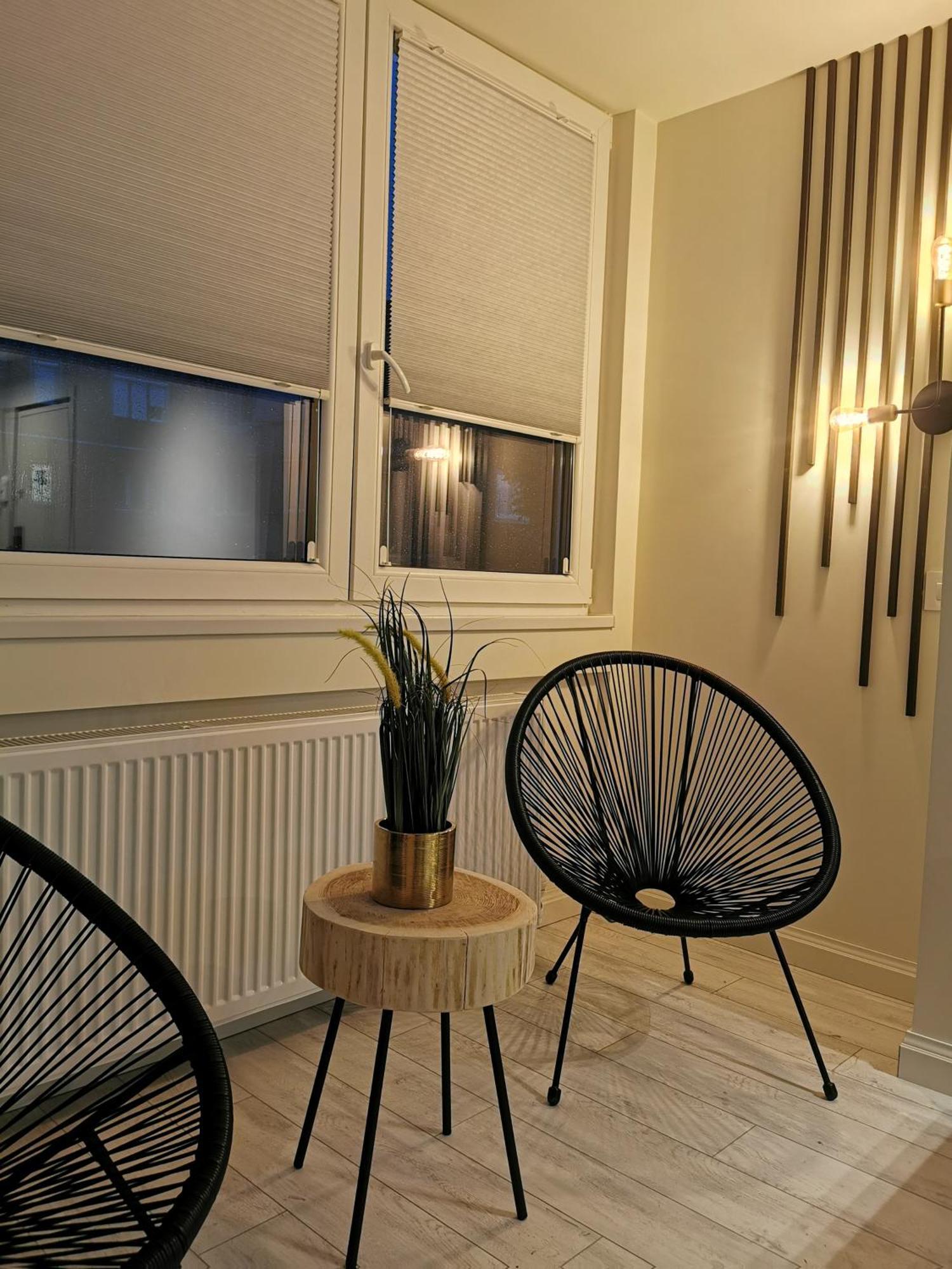 Noir Apartment Hateg Exterior photo